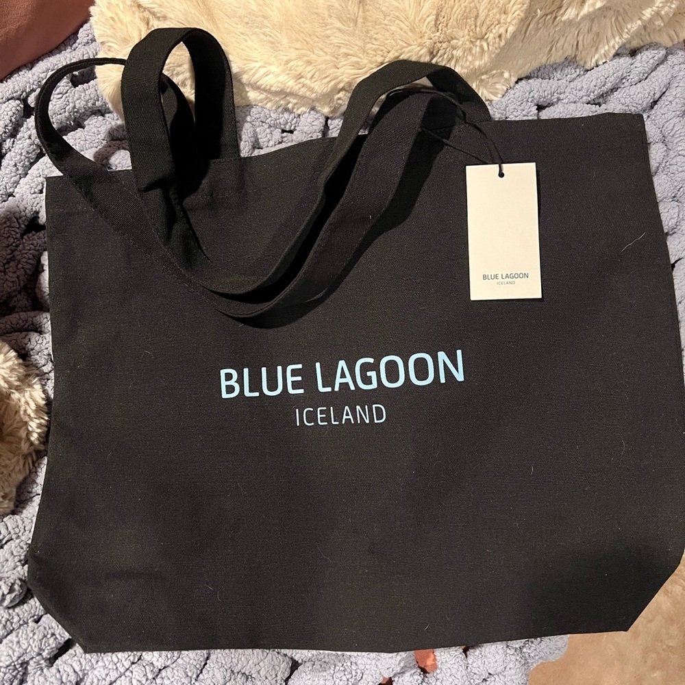 NWT Blue Lagoon Tote Bag with Small Bag Insert